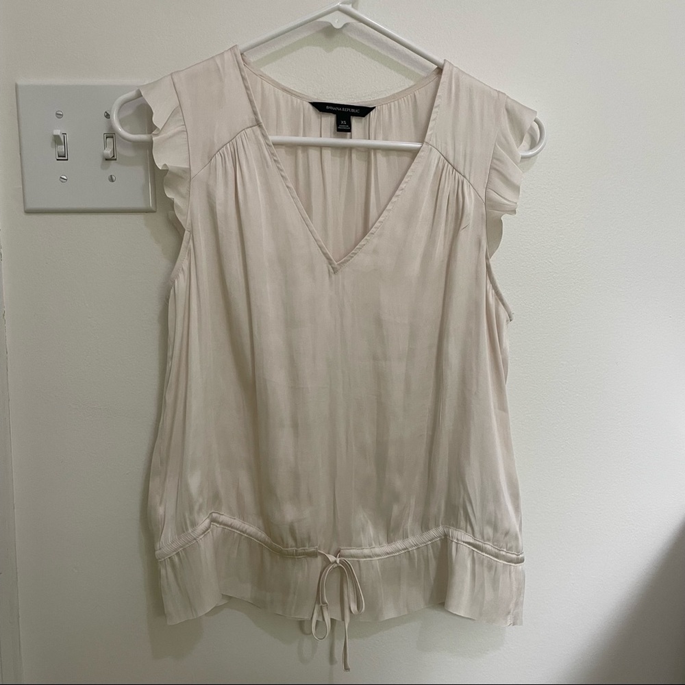 Dainty silky Banana Republic Top